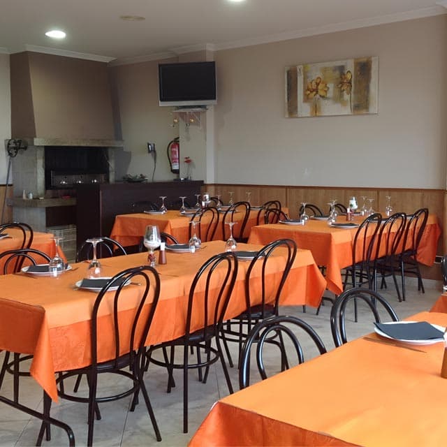 Contacta con Kilómetro 0 en Lalín